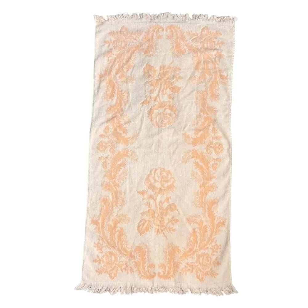 Vintage Lady Pepperell Peach and White Full Legnth Towel Set of 2